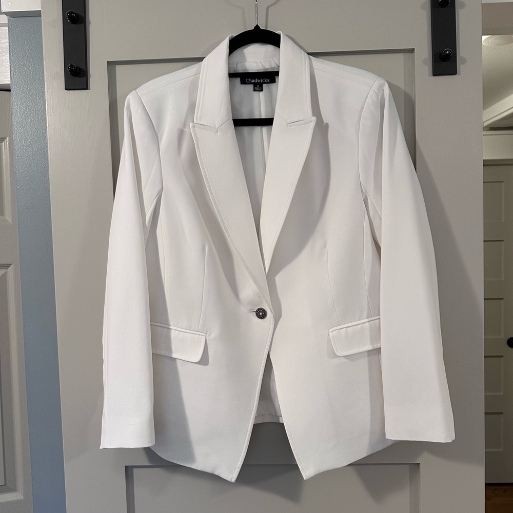 Chadwick’s White Angular Front Hemline Blazer - image 1